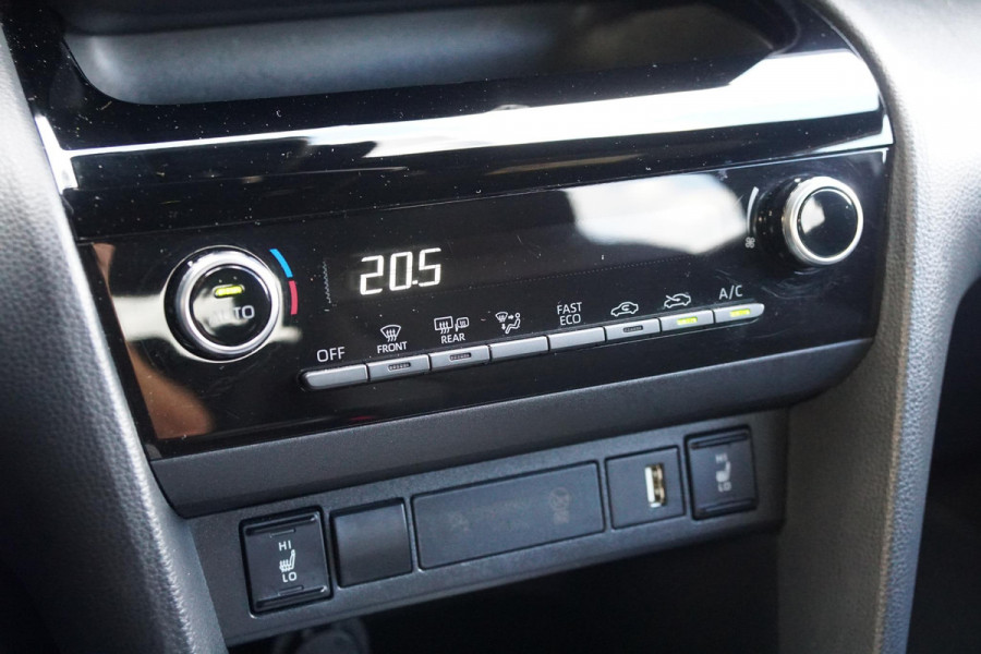 Toyota Yaris Cross 1.5 Hybrid Dynamic + Comfort Pack / TOYOTA GARANTIE / DODEHOEK / STUURVERWARMING