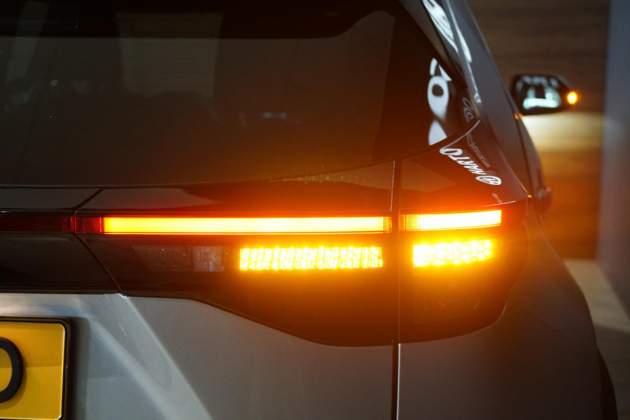 Toyota Yaris Cross 1.5 Hybrid Dynamic + Comfort Pack / TOYOTA GARANTIE / DODEHOEK / STUURVERWARMING