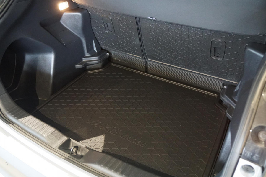 Toyota Yaris Cross 1.5 Hybrid Dynamic + Comfort Pack / TOYOTA GARANTIE / DODEHOEK / STUURVERWARMING