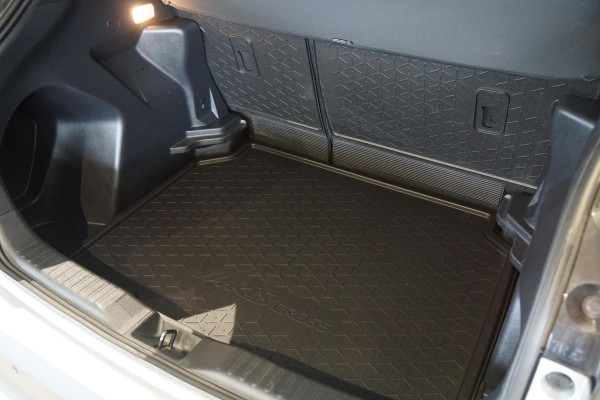 Toyota Yaris Cross 1.5 Hybrid Dynamic + Comfort Pack / TOYOTA GARANTIE / DODEHOEK / STUURVERWARMING