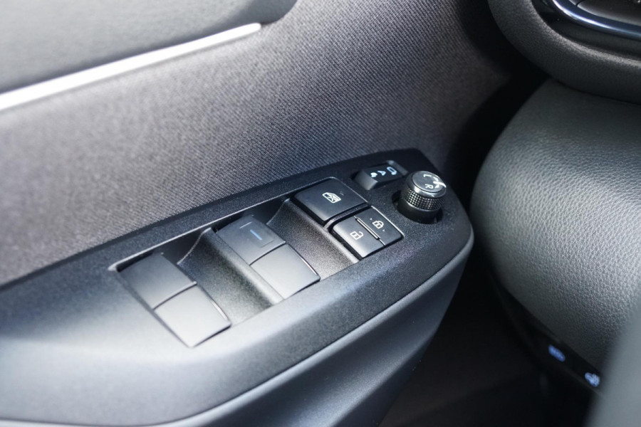 Toyota Yaris Cross 1.5 Hybrid Dynamic + Comfort Pack / TOYOTA GARANTIE / DODEHOEK / STUURVERWARMING