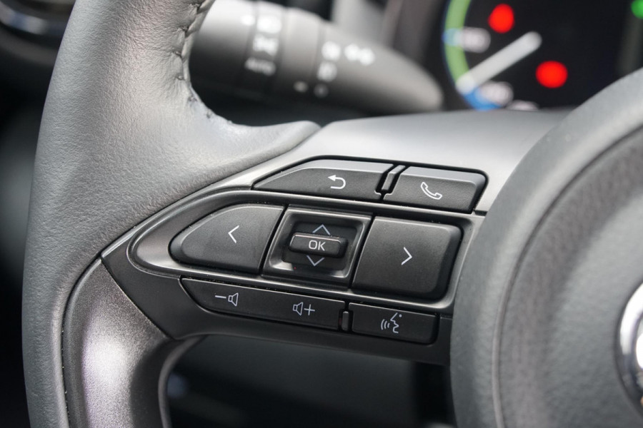 Toyota Yaris Cross 1.5 Hybrid Dynamic + Comfort Pack / TOYOTA GARANTIE / DODEHOEK / STUURVERWARMING