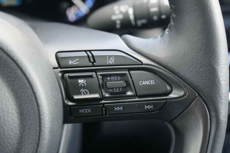 Toyota Yaris Cross 1.5 Hybrid Dynamic + Comfort Pack / TOYOTA GARANTIE / DODEHOEK / STUURVERWARMING