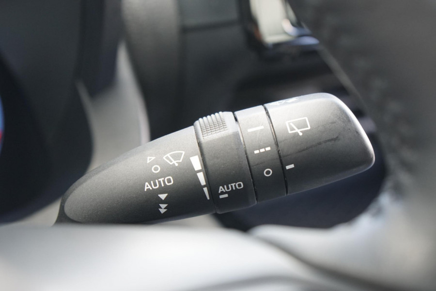 Toyota Yaris Cross 1.5 Hybrid Dynamic + Comfort Pack / TOYOTA GARANTIE / DODEHOEK / STUURVERWARMING