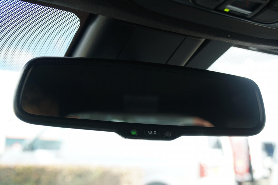 Toyota Yaris Cross 1.5 Hybrid Dynamic + Comfort Pack / TOYOTA GARANTIE / DODEHOEK / STUURVERWARMING