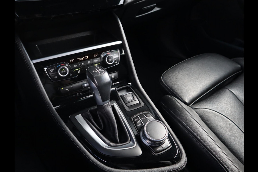 BMW 2 Serie Active Tourer 218i Centennial High Executive | Head-Up | Leder | Stoelverwarming |