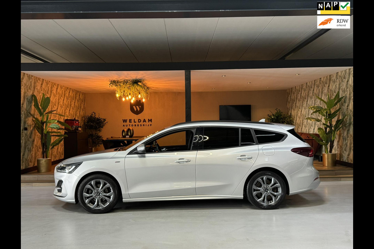 Ford Focus 1.0 EcoBoost Hybrid ST Line Garantie Clima Led Navi Carplay Rijklaar Ford Focus 1.0 EcoBoost Hybrid ST Line Garantie Clima Led Navi Carplay Rijklaar
