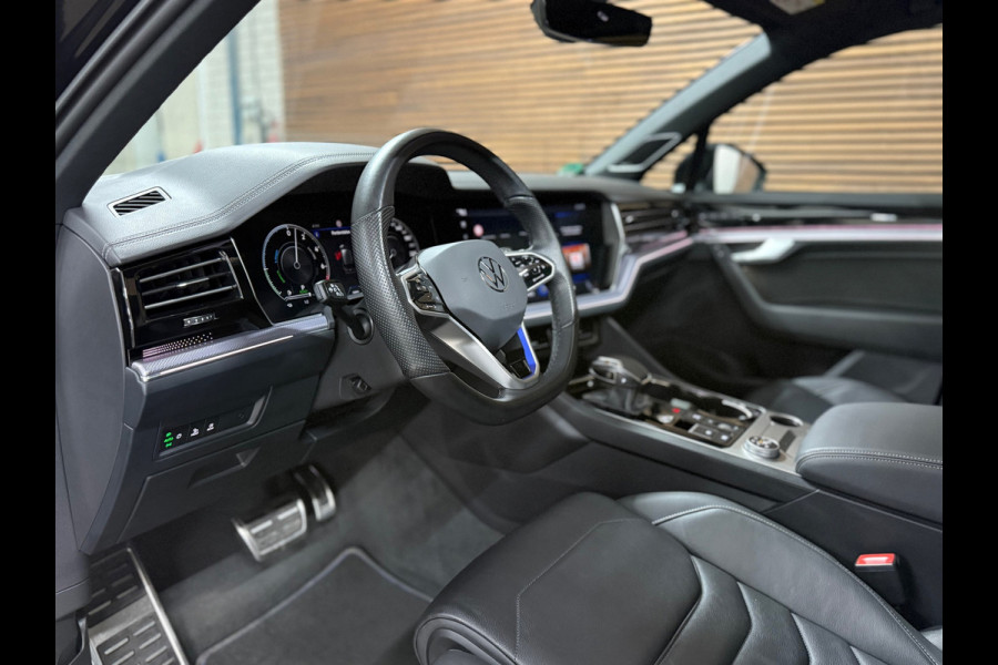 Volkswagen Touareg 3.0 TSi eHybrid R-Line 4MOTION Pano I Leder | Led Matrix | 21" | Bomvol !!
