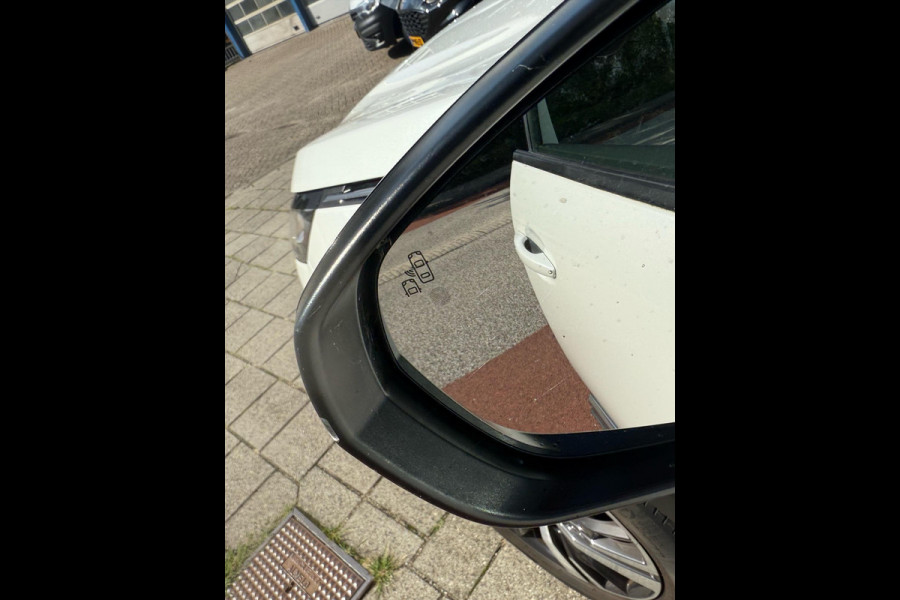 Peugeot 3008 1.6 HYbrid 225 Allure Pack Business 200pk PHEV | Elektrische Achterklep | Stoelverwarming | Dodehoeksensoren