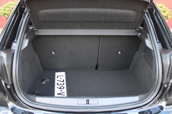 Peugeot 208 1.2 75PK ACTIVE PACK | AFNEEMBARE TREKHAAK | NAVIGATIE | APPLE CARPLAY/ANDROID AUTO | PARKEERSENSOREN ACHTER | DAB+ RADIO | AIRCO | CRUISE CONTROL | LICHTMETALEN VELGEN 16" |