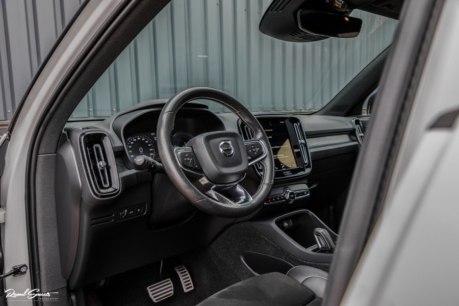 Volvo XC40 1.5 T5 Recharge R-Design | Adaptieve cruise | Panorama dak | Memory | Harman Kardon |