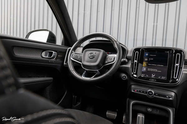 Volvo XC40 1.5 T5 Recharge R-Design | Adaptieve cruise | Panorama dak | Memory | Harman Kardon |