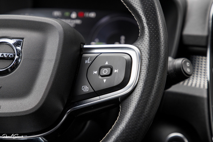 Volvo XC40 1.5 T5 Recharge R-Design | Adaptieve cruise | Panorama dak | Memory | Harman Kardon |