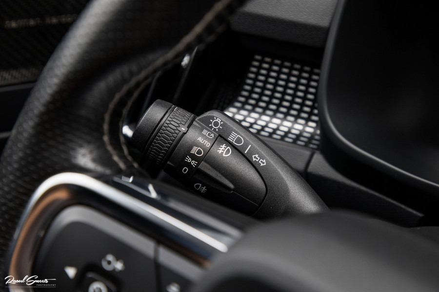 Volvo XC40 1.5 T5 Recharge R-Design | Adaptieve cruise | Panorama dak | Memory | Harman Kardon |