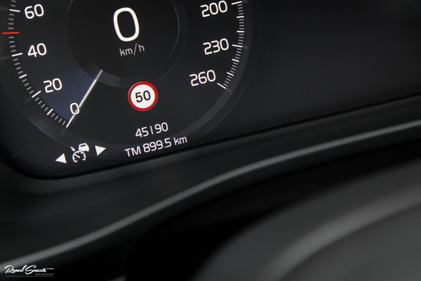 Volvo XC40 1.5 T5 Recharge R-Design | Adaptieve cruise | Panorama dak | Memory | Harman Kardon |