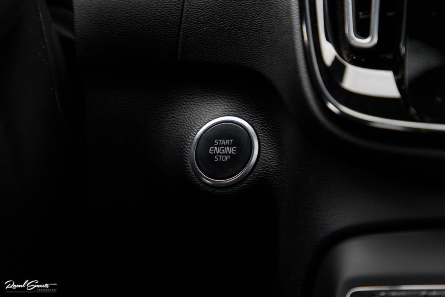 Volvo XC40 1.5 T5 Recharge R-Design | Adaptieve cruise | Panorama dak | Memory | Harman Kardon |