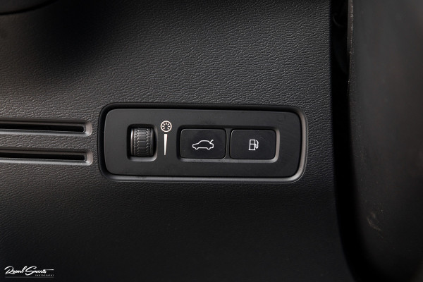 Volvo XC40 1.5 T5 Recharge R-Design | Adaptieve cruise | Panorama dak | Memory | Harman Kardon |