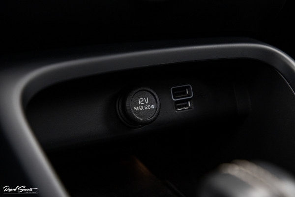 Volvo XC40 1.5 T5 Recharge R-Design | Adaptieve cruise | Panorama dak | Memory | Harman Kardon |