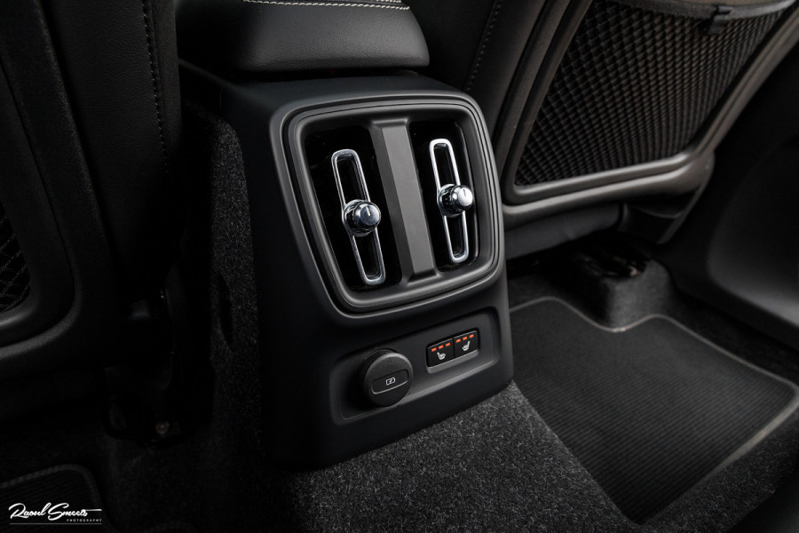 Volvo XC40 1.5 T5 Recharge R-Design | Adaptieve cruise | Panorama dak | Memory | Harman Kardon |