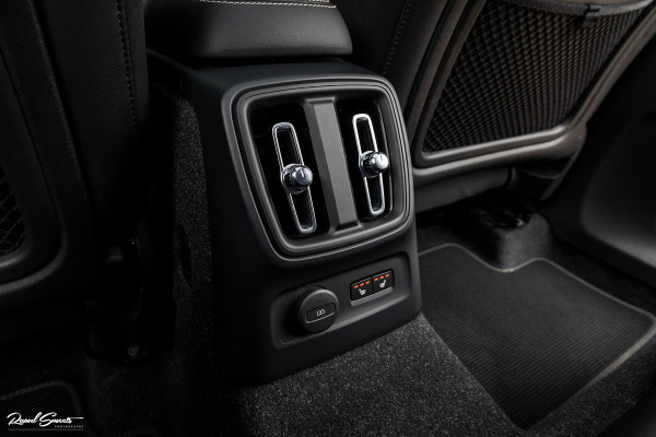 Volvo XC40 1.5 T5 Recharge R-Design | Adaptieve cruise | Panorama dak | Memory | Harman Kardon |