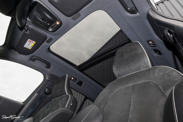 Volvo XC40 1.5 T5 Recharge R-Design | Adaptieve cruise | Panorama dak | Memory | Harman Kardon |