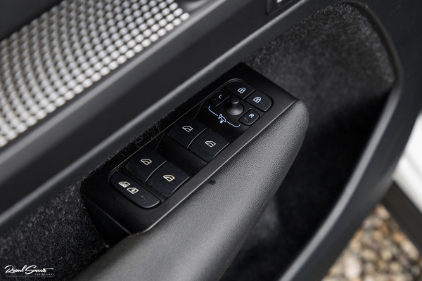 Volvo XC40 1.5 T5 Recharge R-Design | Adaptieve cruise | Panorama dak | Memory | Harman Kardon |