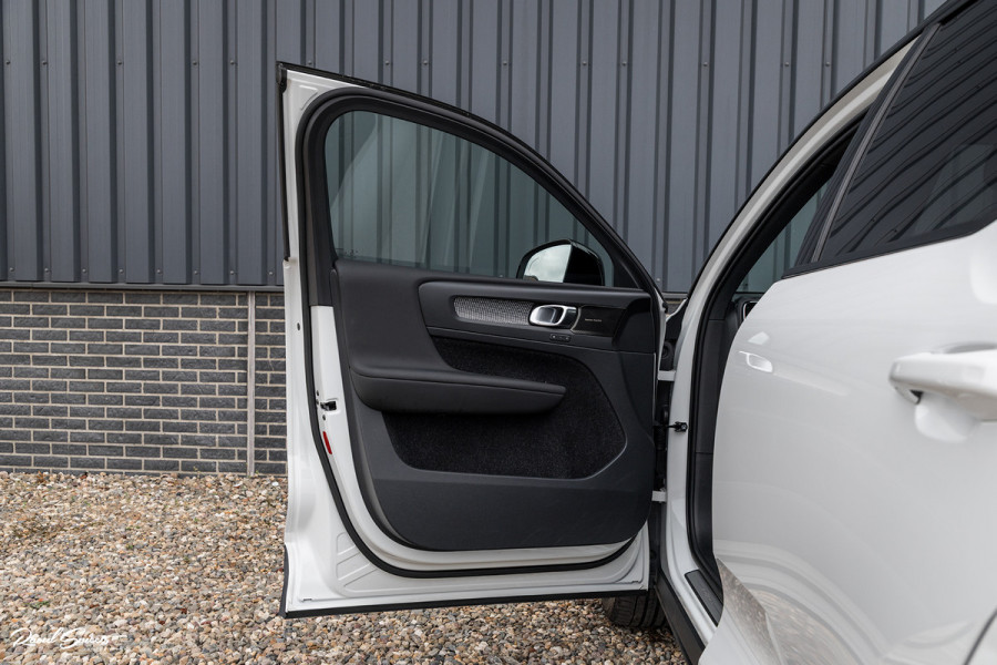 Volvo XC40 1.5 T5 Recharge R-Design | Adaptieve cruise | Panorama dak | Memory | Harman Kardon |