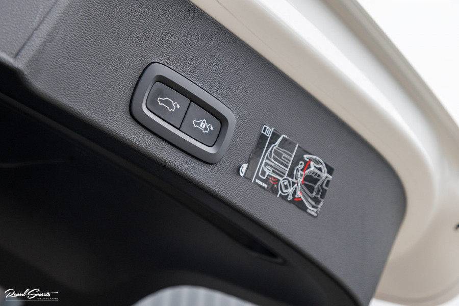 Volvo XC40 1.5 T5 Recharge R-Design | Adaptieve cruise | Panorama dak | Memory | Harman Kardon |