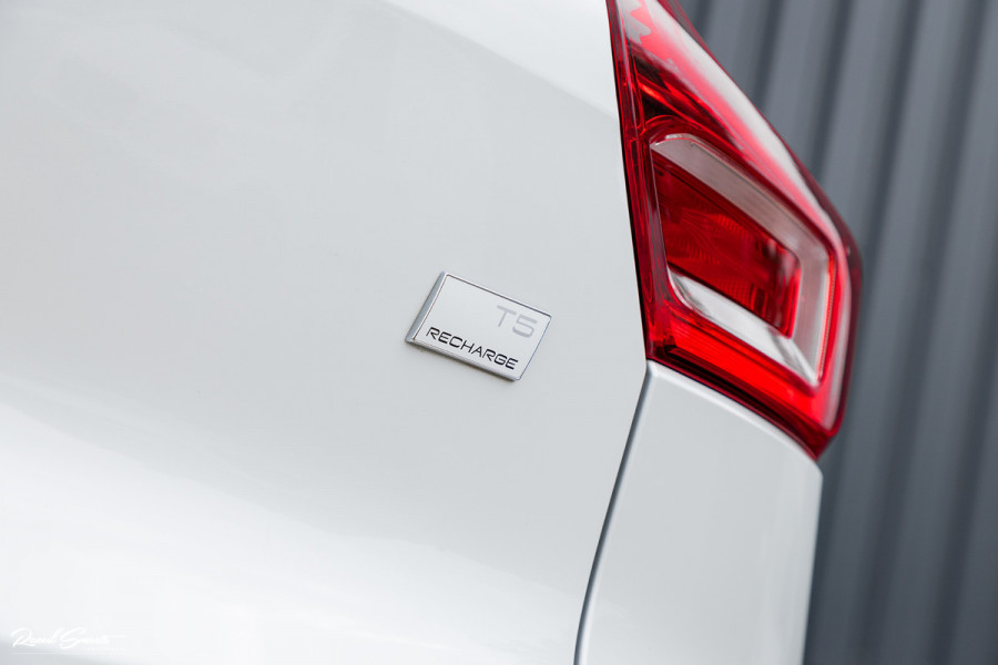 Volvo XC40 1.5 T5 Recharge R-Design | Adaptieve cruise | Panorama dak | Memory | Harman Kardon |