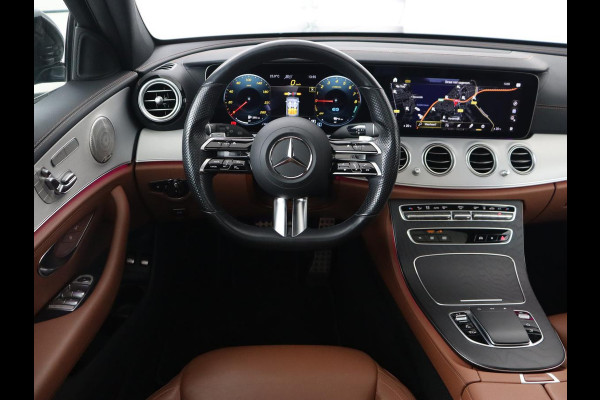 Mercedes-Benz E-Klasse 300e AMG | Panoramadak | Adaptive cruise | Nappaleder | 360 Camera | Matrix LED | Trekhaak | Burmester | Navigatie | Stoelverwarming | Park Assist | Sfeerverlichting | PHEV | Plug In