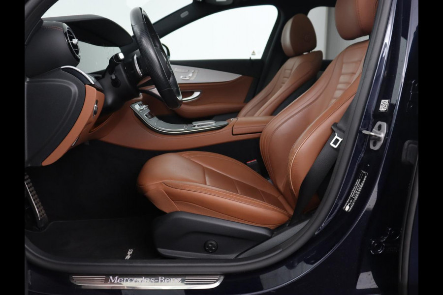 Mercedes-Benz E-Klasse 300e AMG | Panoramadak | Adaptive cruise | Nappaleder | 360 Camera | Matrix LED | Trekhaak | Burmester | Navigatie | Stoelverwarming | Park Assist | Sfeerverlichting | PHEV | Plug In