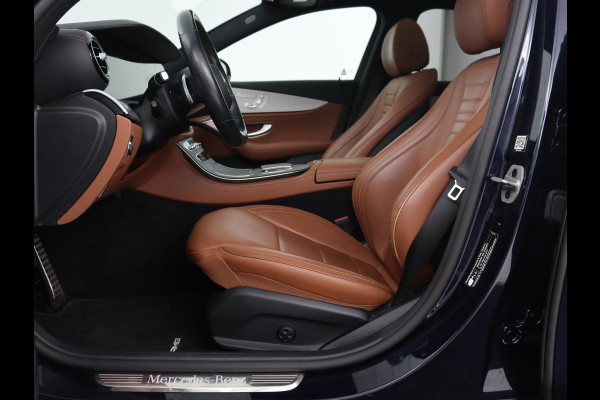 Mercedes-Benz E-Klasse 300e AMG | Panoramadak | Adaptive cruise | Nappaleder | 360 Camera | Matrix LED | Trekhaak | Burmester | Navigatie | Stoelverwarming | Park Assist | Sfeerverlichting | PHEV | Plug In