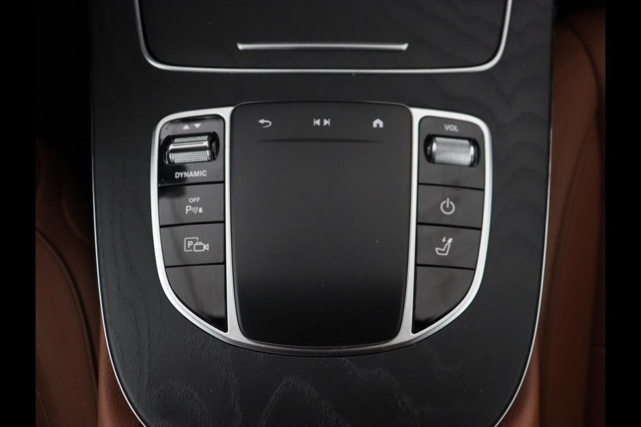 Mercedes-Benz E-Klasse 300e AMG | Panoramadak | Adaptive cruise | Nappaleder | 360 Camera | Matrix LED | Trekhaak | Burmester | Navigatie | Stoelverwarming | Park Assist | Sfeerverlichting | PHEV | Plug In
