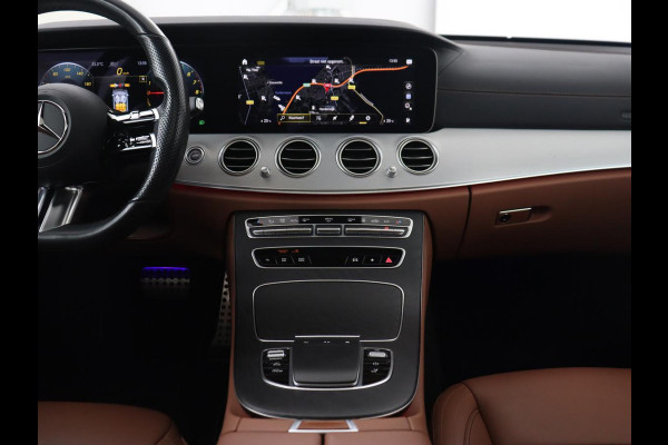 Mercedes-Benz E-Klasse 300e AMG | Panoramadak | Adaptive cruise | Nappaleder | 360 Camera | Matrix LED | Trekhaak | Burmester | Navigatie | Stoelverwarming | Park Assist | Sfeerverlichting | PHEV | Plug In