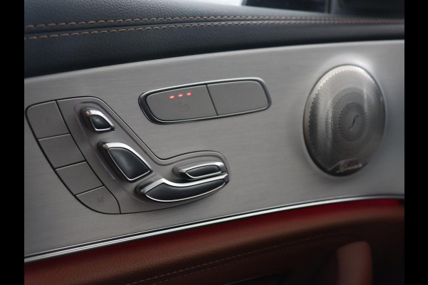 Mercedes-Benz E-Klasse 300e AMG | Panoramadak | Adaptive cruise | Nappaleder | 360 Camera | Matrix LED | Trekhaak | Burmester | Navigatie | Stoelverwarming | Park Assist | Sfeerverlichting | PHEV | Plug In
