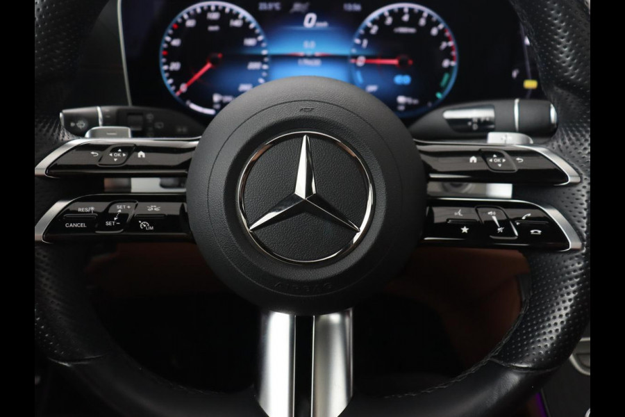 Mercedes-Benz E-Klasse 300e AMG | Panoramadak | Adaptive cruise | Nappaleder | 360 Camera | Matrix LED | Trekhaak | Burmester | Navigatie | Stoelverwarming | Park Assist | Sfeerverlichting | PHEV | Plug In