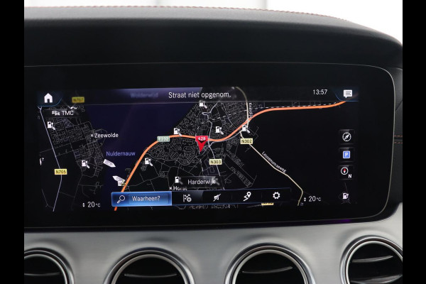 Mercedes-Benz E-Klasse 300e AMG | Panoramadak | Adaptive cruise | Nappaleder | 360 Camera | Matrix LED | Trekhaak | Burmester | Navigatie | Stoelverwarming | Park Assist | Sfeerverlichting | PHEV | Plug In