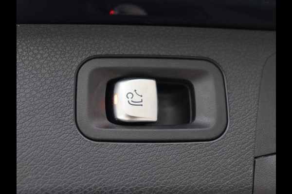 Mercedes-Benz E-Klasse 300e AMG | Panoramadak | Adaptive cruise | Nappaleder | 360 Camera | Matrix LED | Trekhaak | Burmester | Navigatie | Stoelverwarming | Park Assist | Sfeerverlichting | PHEV | Plug In