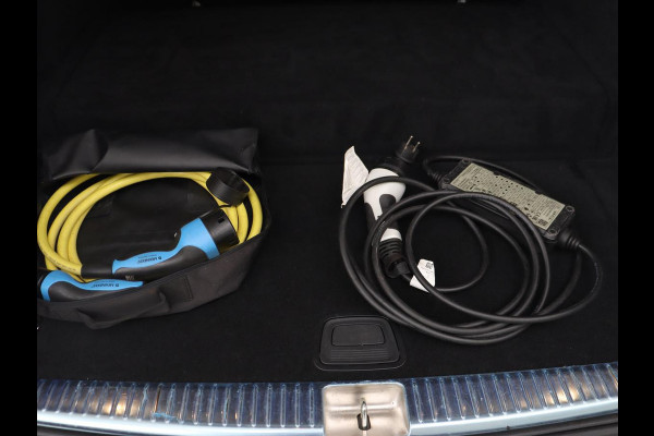 Mercedes-Benz E-Klasse 300e AMG | Panoramadak | Adaptive cruise | Nappaleder | 360 Camera | Matrix LED | Trekhaak | Burmester | Navigatie | Stoelverwarming | Park Assist | Sfeerverlichting | PHEV | Plug In