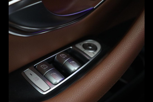 Mercedes-Benz E-Klasse 300e AMG | Panoramadak | Adaptive cruise | Nappaleder | 360 Camera | Matrix LED | Trekhaak | Burmester | Navigatie | Stoelverwarming | Park Assist | Sfeerverlichting | PHEV | Plug In