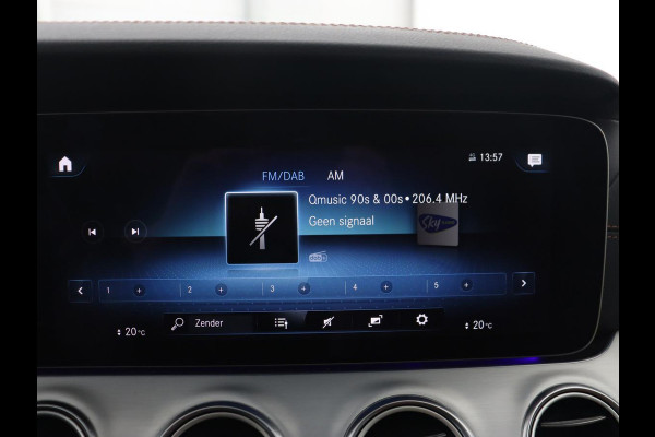 Mercedes-Benz E-Klasse 300e AMG | Panoramadak | Adaptive cruise | Nappaleder | 360 Camera | Matrix LED | Trekhaak | Burmester | Navigatie | Stoelverwarming | Park Assist | Sfeerverlichting | PHEV | Plug In