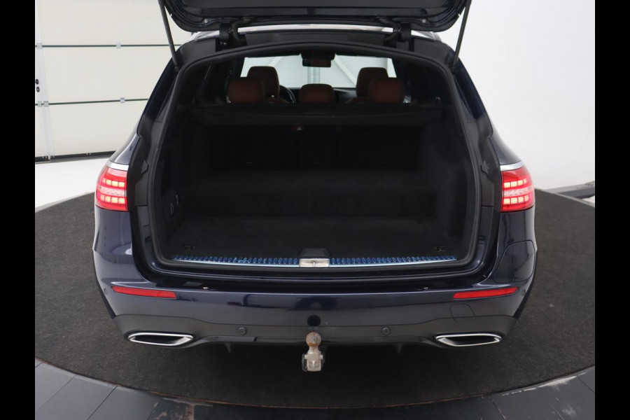 Mercedes-Benz E-Klasse 300e AMG | Panoramadak | Adaptive cruise | Nappaleder | 360 Camera | Matrix LED | Trekhaak | Burmester | Navigatie | Stoelverwarming | Park Assist | Sfeerverlichting | PHEV | Plug In