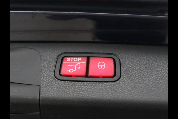 Mercedes-Benz E-Klasse 300e AMG | Panoramadak | Adaptive cruise | Nappaleder | 360 Camera | Matrix LED | Trekhaak | Burmester | Navigatie | Stoelverwarming | Park Assist | Sfeerverlichting | PHEV | Plug In
