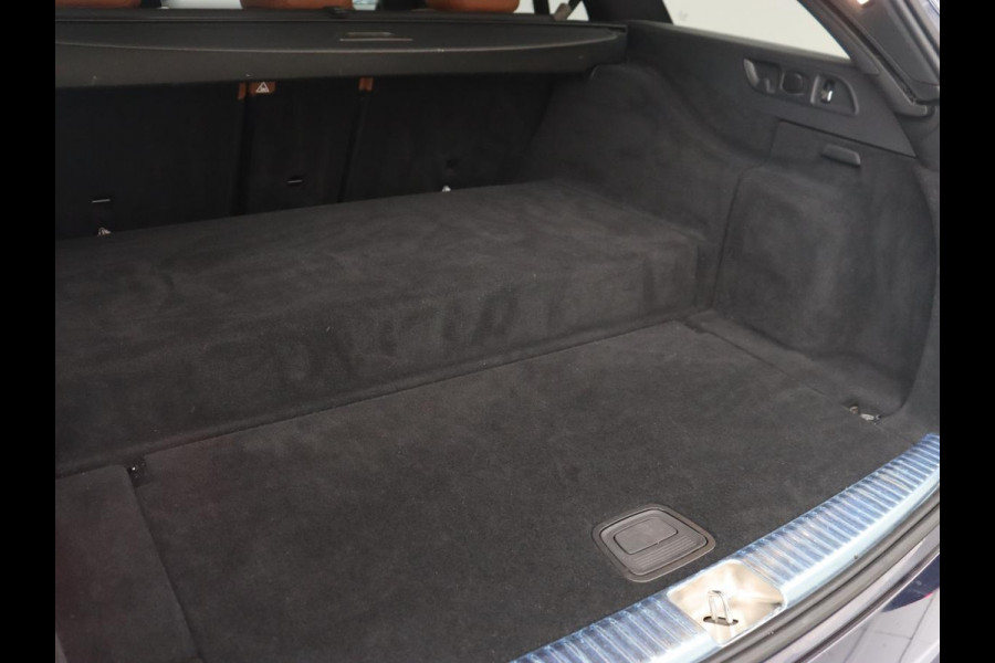 Mercedes-Benz E-Klasse 300e AMG | Panoramadak | Adaptive cruise | Nappaleder | 360 Camera | Matrix LED | Trekhaak | Burmester | Navigatie | Stoelverwarming | Park Assist | Sfeerverlichting | PHEV | Plug In