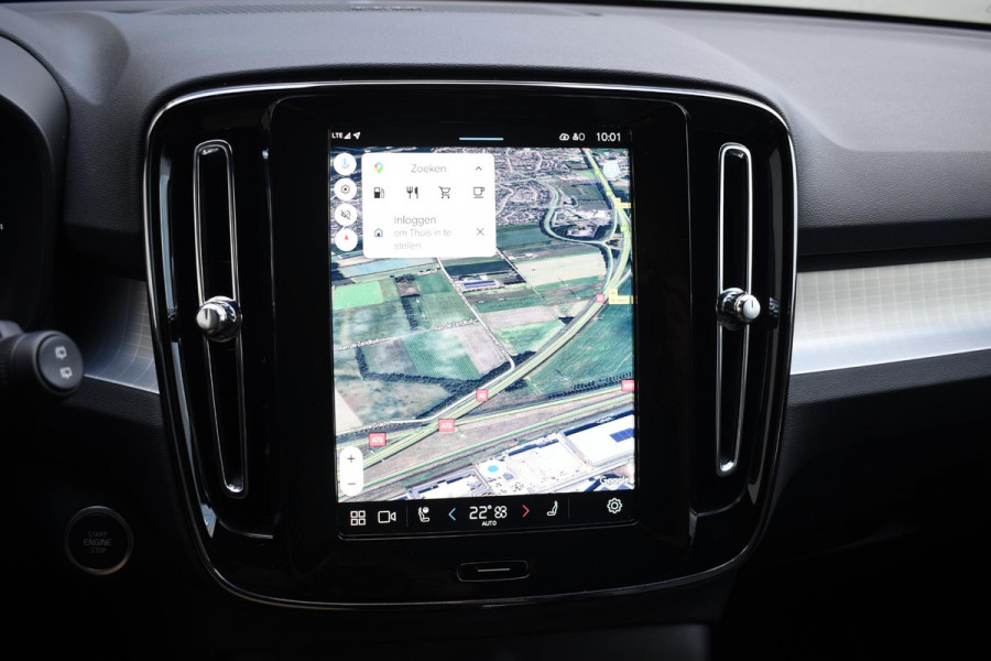 Volvo XC40 B4 211PK Automaat Plus Dark / Navigatie / Harman Kardon / Stuur & Stoelverwarming / LM Velgen / Trekhaak