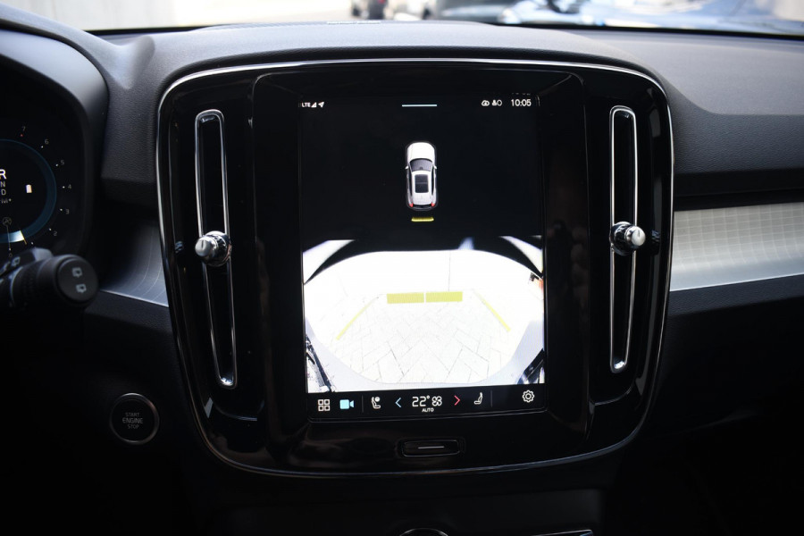 Volvo XC40 B4 211PK Automaat Plus Dark / Navigatie / Harman Kardon / Stuur & Stoelverwarming / LM Velgen / Trekhaak