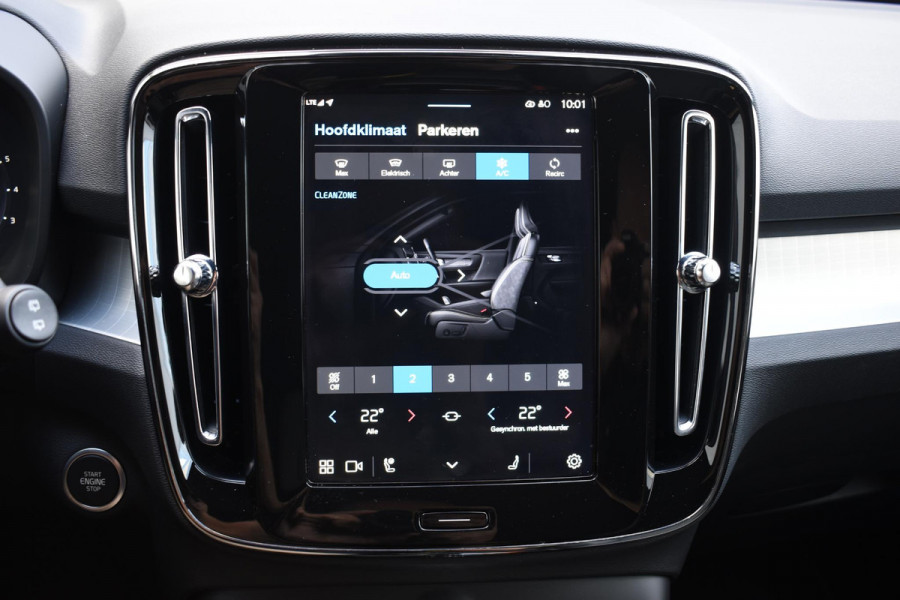 Volvo XC40 B4 211PK Automaat Plus Dark / Navigatie / Harman Kardon / Stuur & Stoelverwarming / LM Velgen / Trekhaak