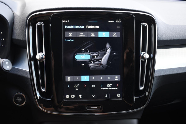 Volvo XC40 B4 211PK Automaat Plus Dark / Navigatie / Harman Kardon / Stuur & Stoelverwarming / LM Velgen / Trekhaak