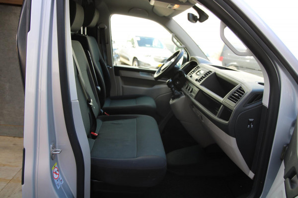 Volkswagen Transporter 2.0 TDI L2H1 Cruise / Voorruitverwarming / Airco / 3 zits