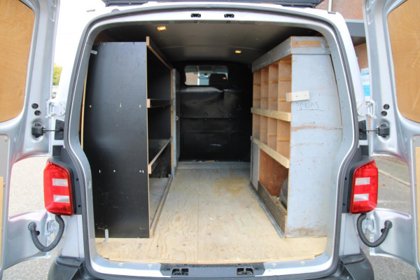 Volkswagen Transporter 2.0 TDI L2H1 Cruise / Voorruitverwarming / Airco / 3 zits